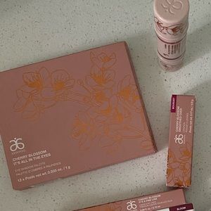 Arbonne Cherry Eye Pallet